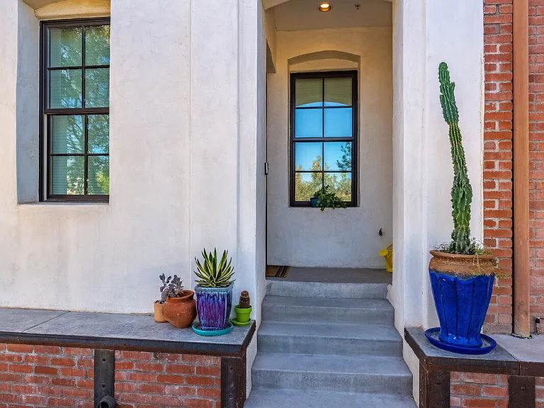 879 W Paseo De Los Zanjeros — Photo 1