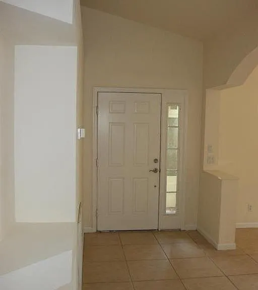 1225 SW Fountain Ave — Photo 2