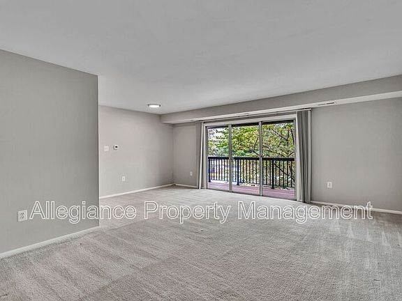 3rd image of 200 Park Terrace Ct SE APT 7