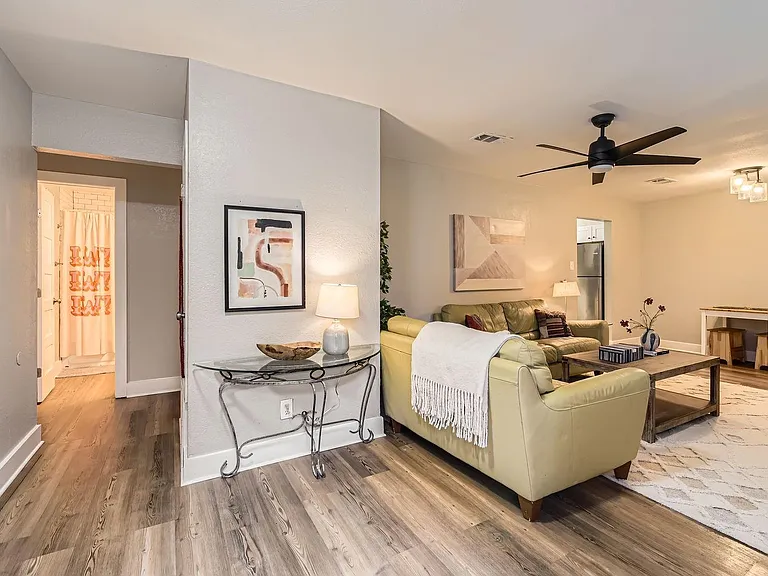 6108 Calmar Cv #B — Photo 7