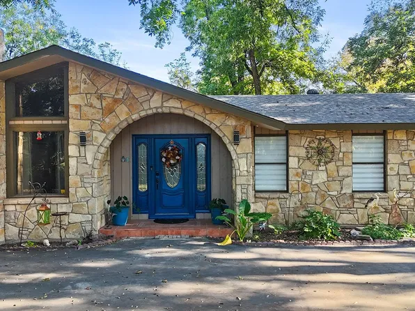 110 Calderon Ln, Del Rio, TX 78840