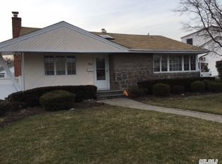 24 Randal Dr, Bethpage, NY 11714