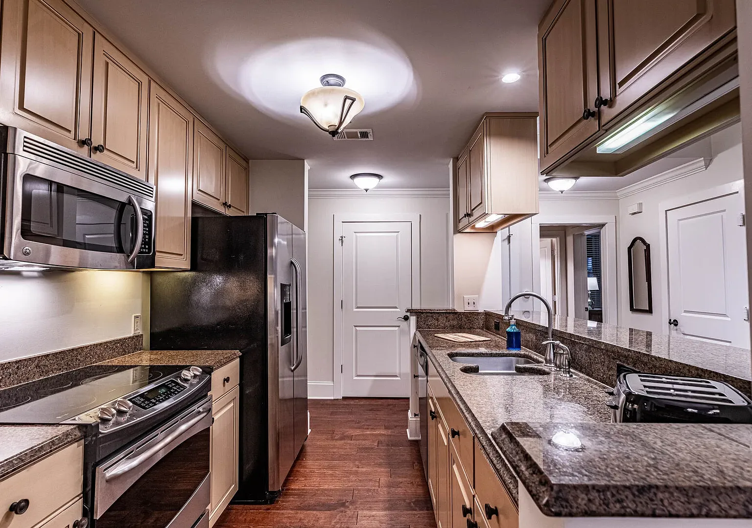 2 bed, $3,200 — Photo 2