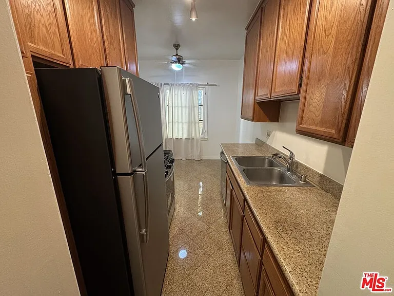 264 S Reeves Dr #101 — Photo 18