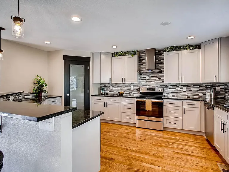8454 Chase Dr — Photo 6