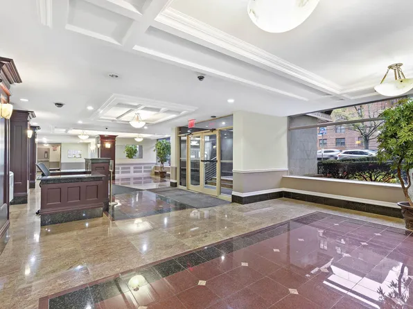 1237 Avenue Z image 1 of 8