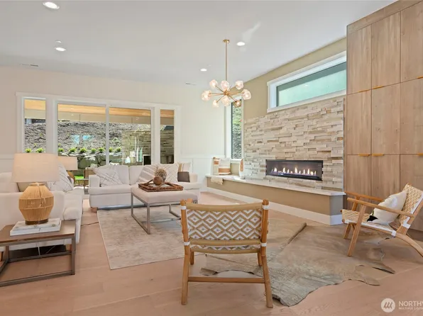 955 103rd Avenue SE, Bellevue, WA 98004