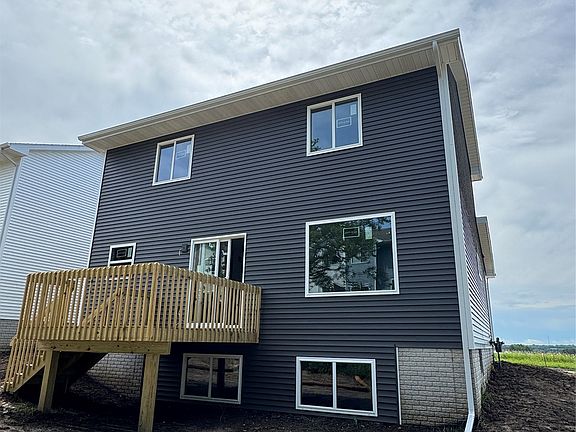 3rd image of 611 W Wright Rd