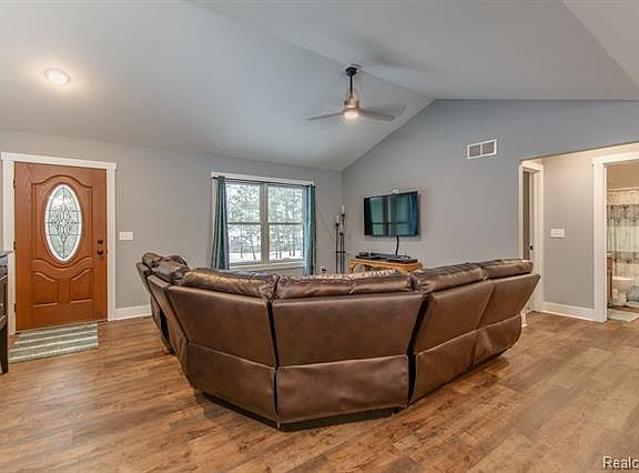 5th image of 8664 Huron Dr