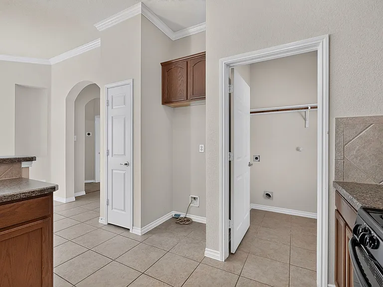 1024 Charleston Ln — Photo 6