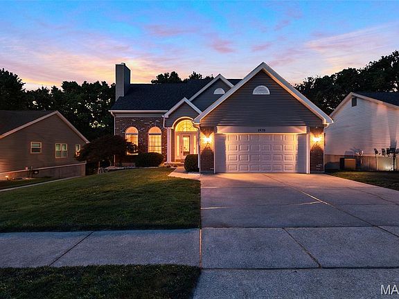 2nd image of 1971 Fox Pointe Dr
