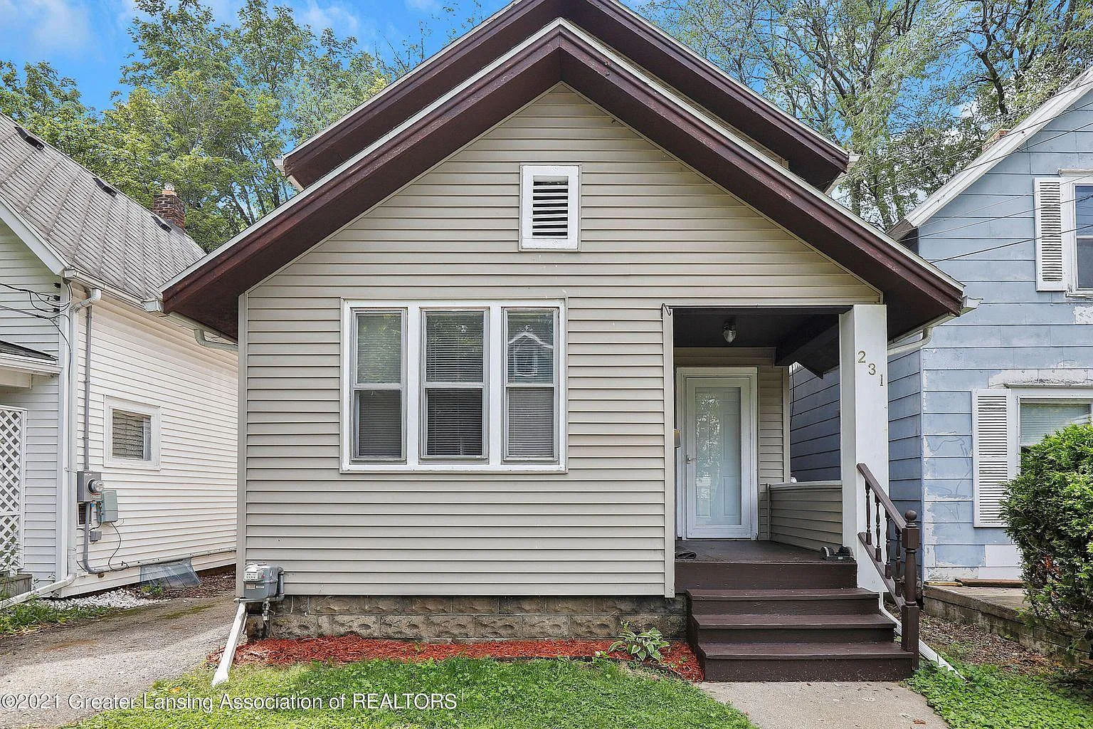 3 bed, 1.5 bath, 1370 sqft, $2,000 — Photo 1