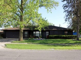 310 W Mill St, Staunton, IL 62088