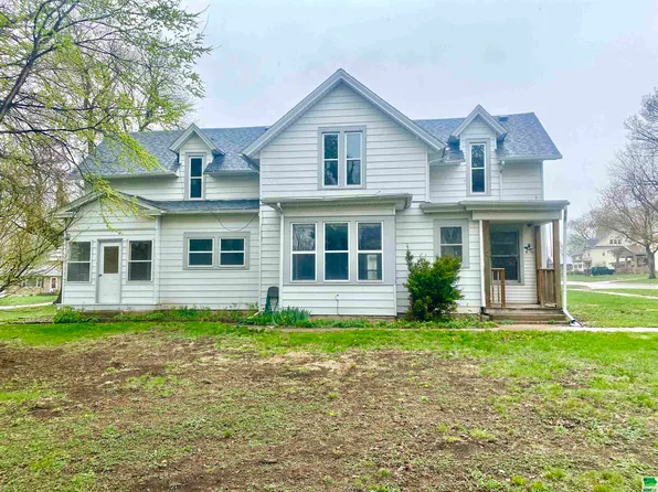 517 Walnut St, Aurelia, IA 51005