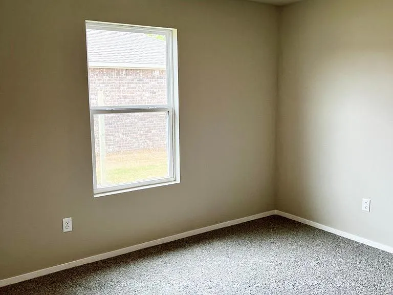 2816 W McLaren Dr — Photo 6