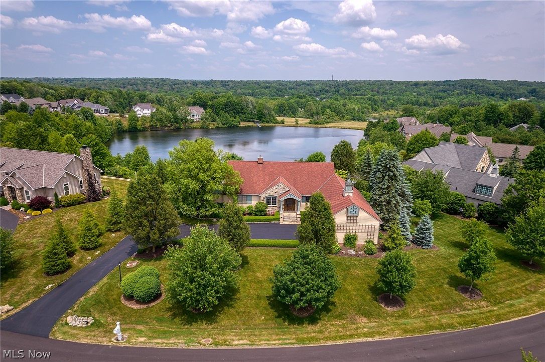 8230 Devon Ct, Chagrin Falls, OH 44023 | Zillow