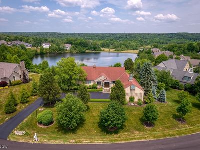 8230 Devon Ct, Chagrin Falls, OH, 44023