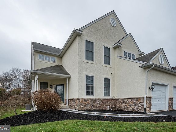 3rd image of 910 Chiswell Dr