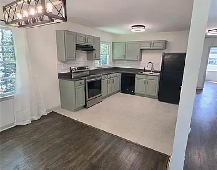 2863 Catalina Dr — Photo 8