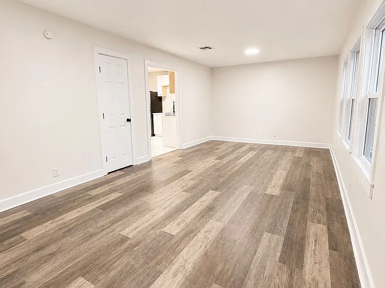 975 Green Ridge Rd — Photo 7
