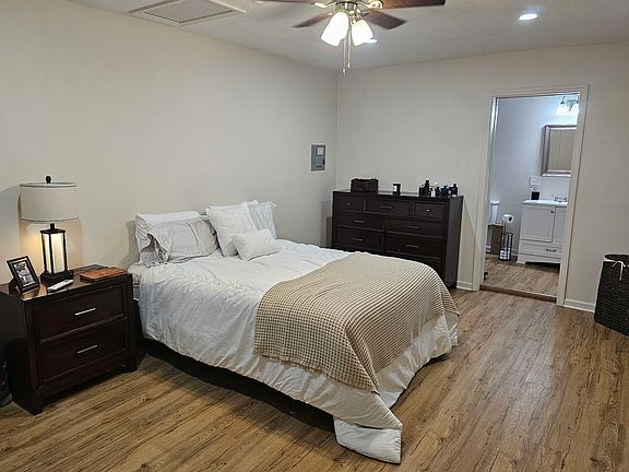 4th image of 2415 Hodges St #B