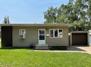 420 38th Street Pl, Sioux City, IA 51104