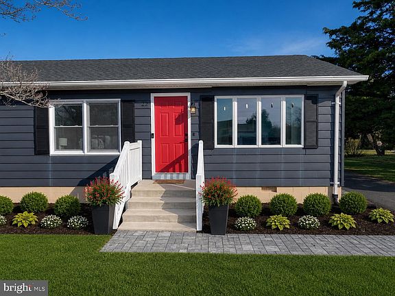 3rd image of 22 Comanche Cir