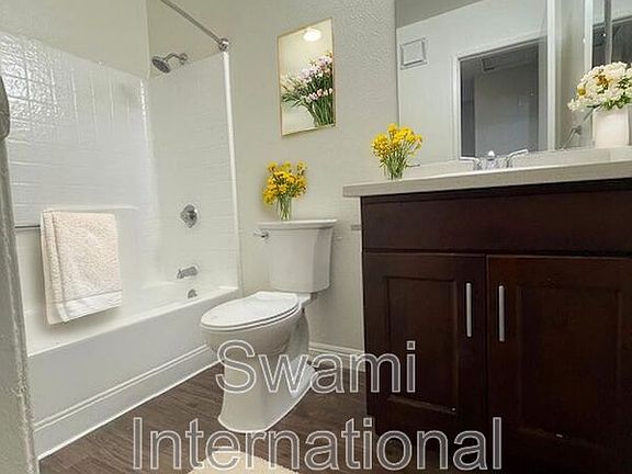 5th image of 617 E 97th St APT 301