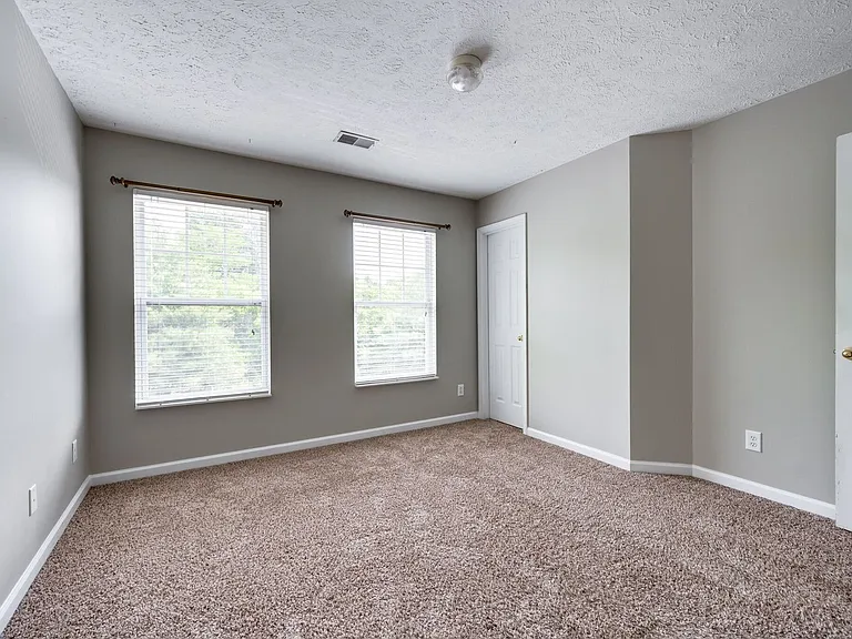 209 Shadow Glen Dr — Photo 26