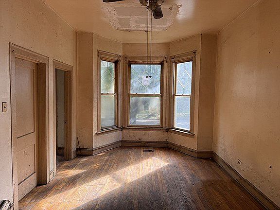 5th image of 5140 S Emerald Ave