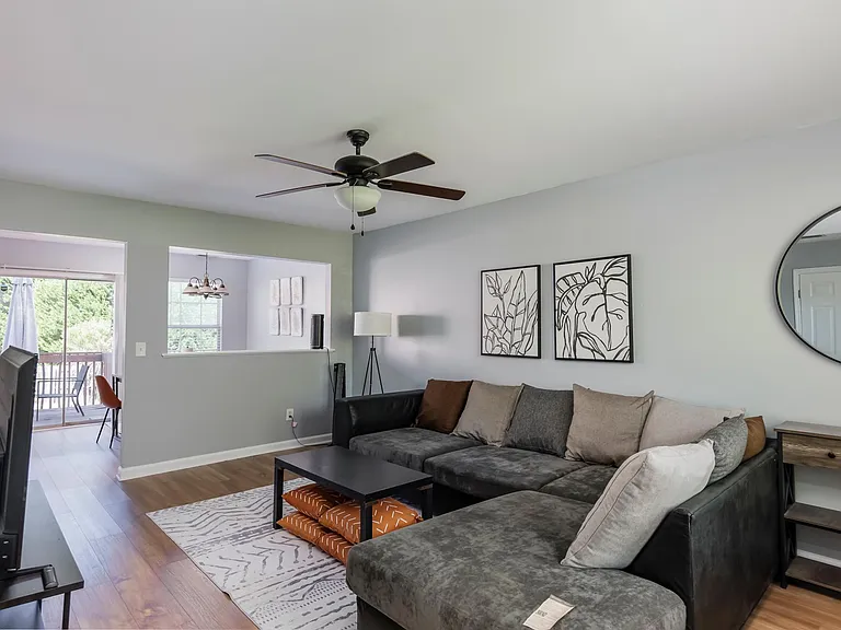 105 Curvewood Rd — Photo 2