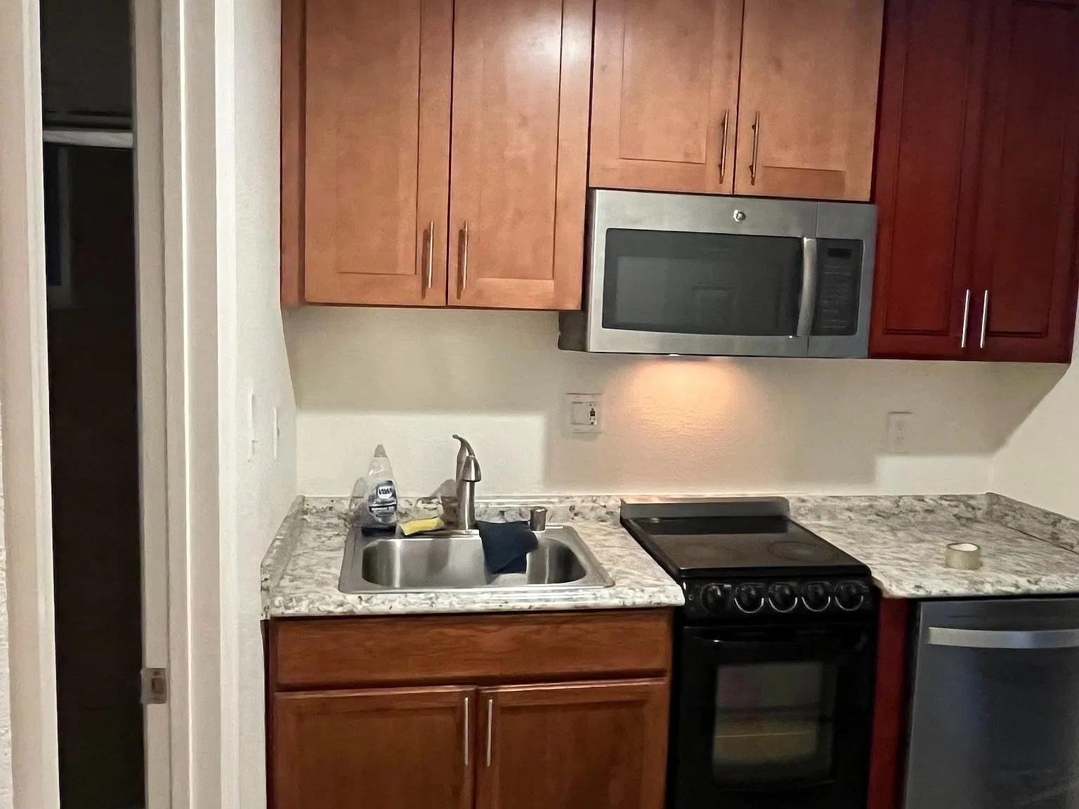 1 bed, 600 sqft, $2,400 — Photo 3