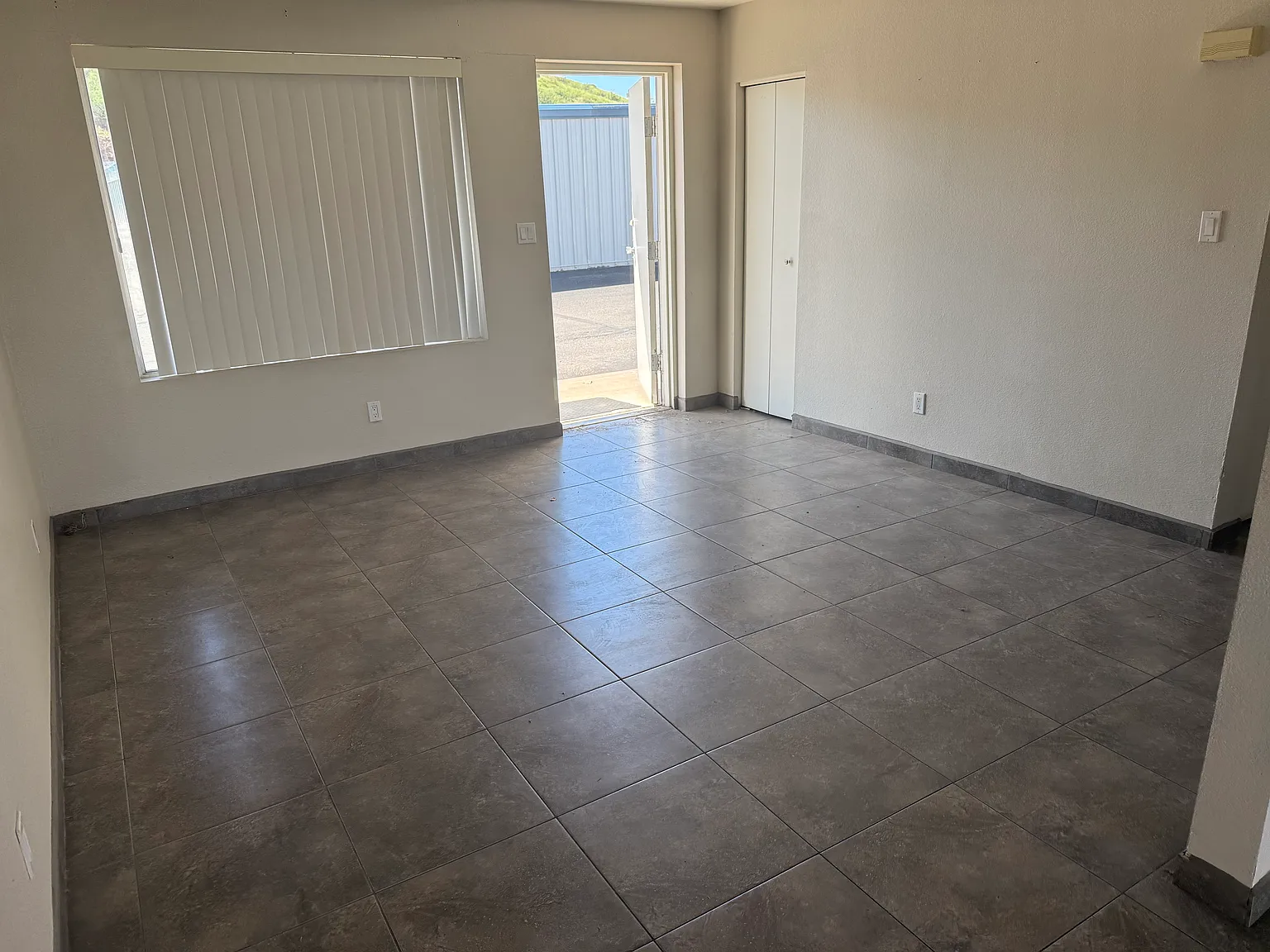 2 bed, 950 sqft, $1,250 — Photo 1
