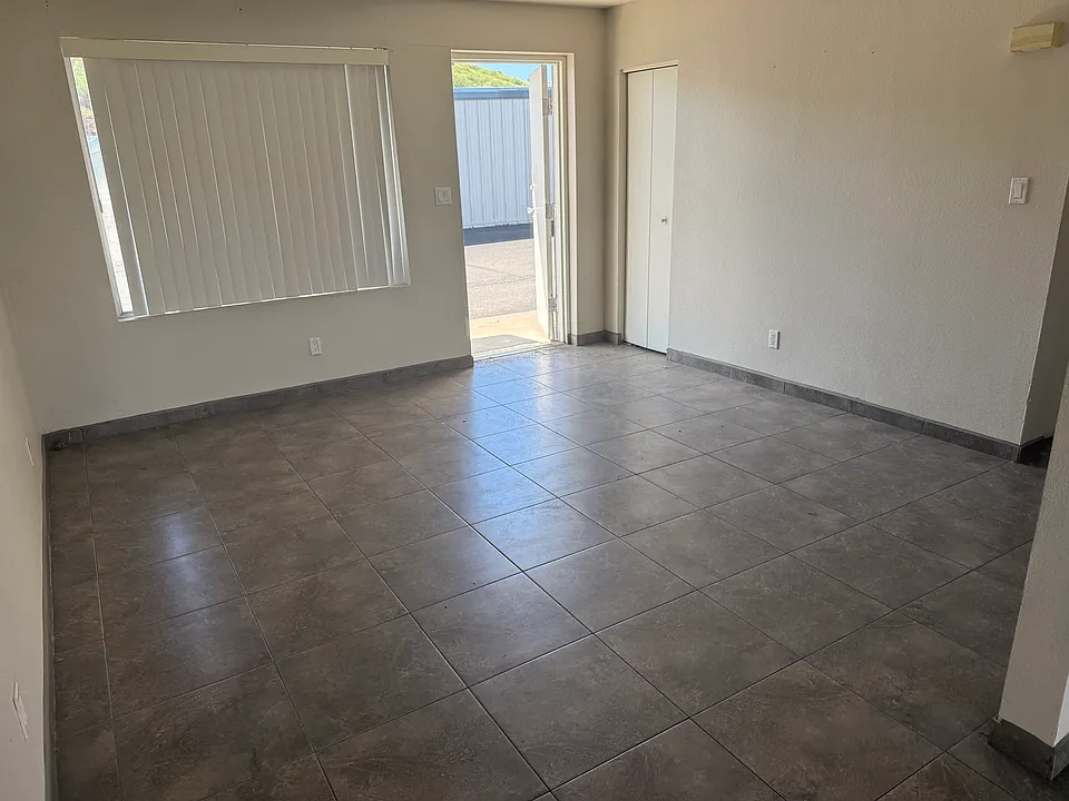 1120 N Industrial Park Ave