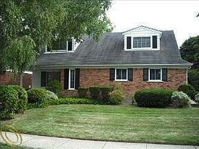 1st image of 34761 Bristol St