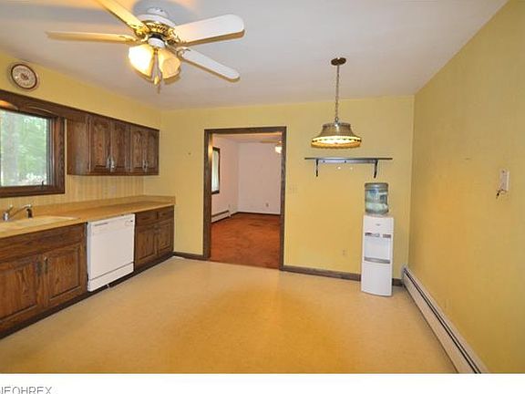 5th image of 9016 Altura Dr NE