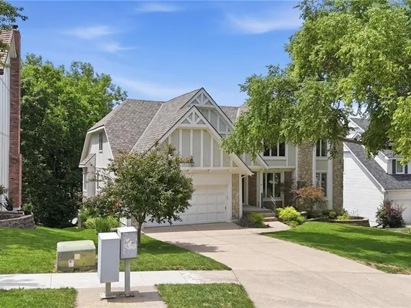 4142 NE Hampstead Dr, Lees Summit, MO 64064