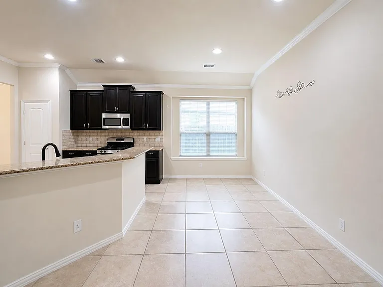 7506 Amber Village Cir — Photo 9