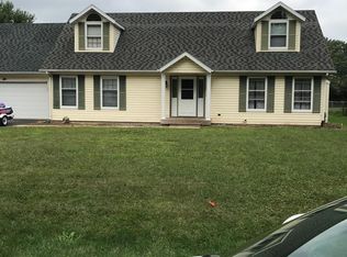 48 N Park Rd, Machesney Park, IL 61115