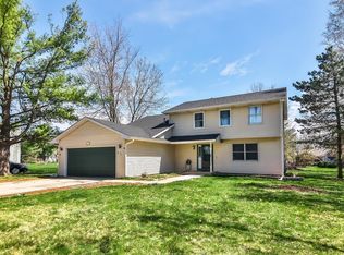 125 Queens Pl SE, Poplar Grove, IL 61065