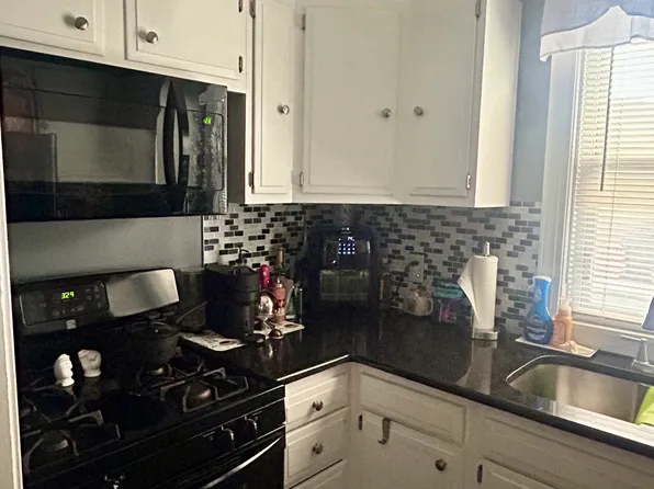 18-20 Spencer St #1, New Bedford, MA 02740