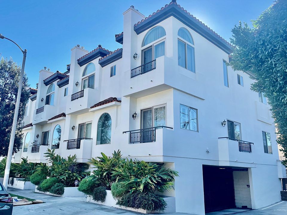 Front door faces Hesby