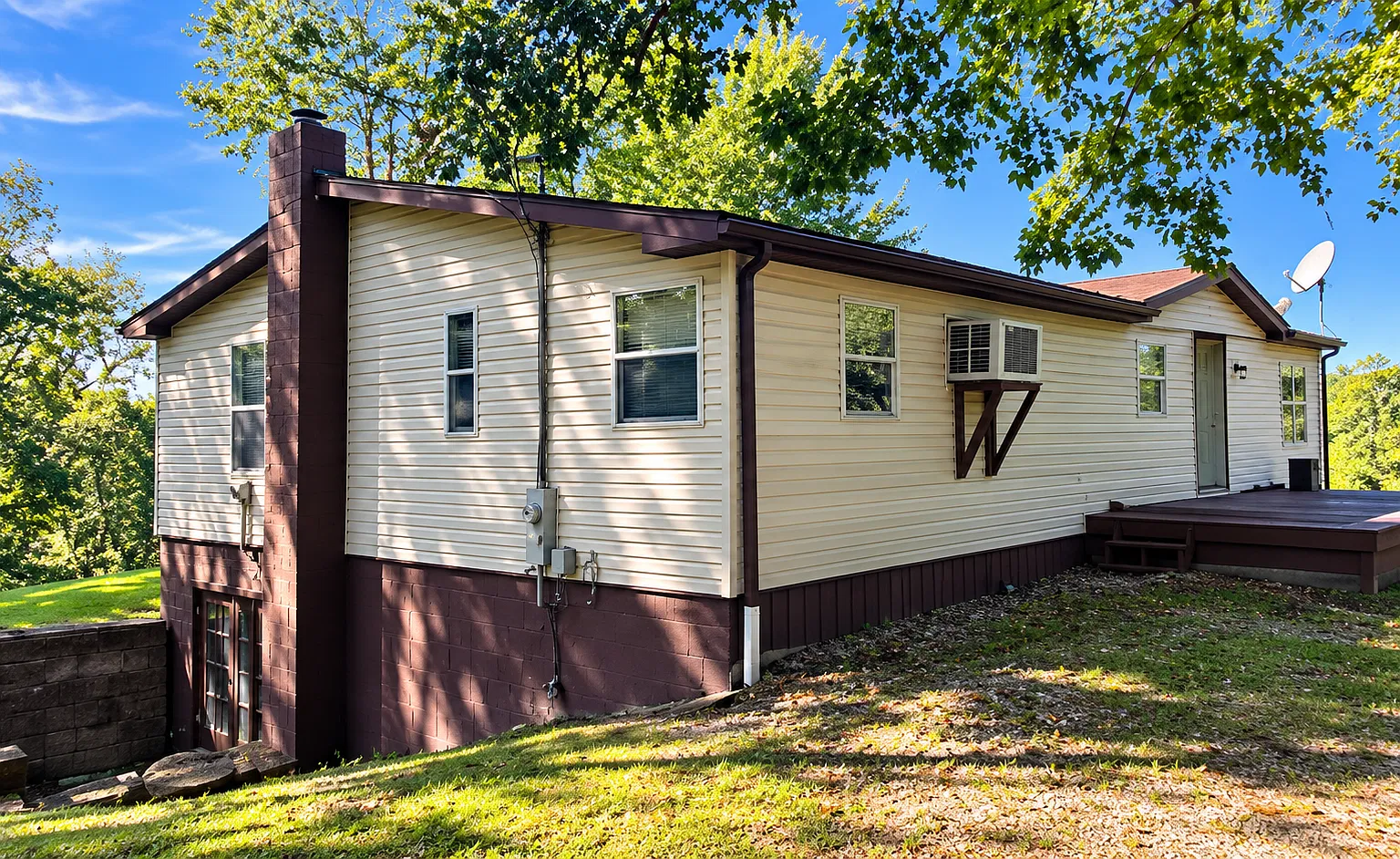3 bed, 1.5 bath, 1188 sqft, $1,050 — Photo 1