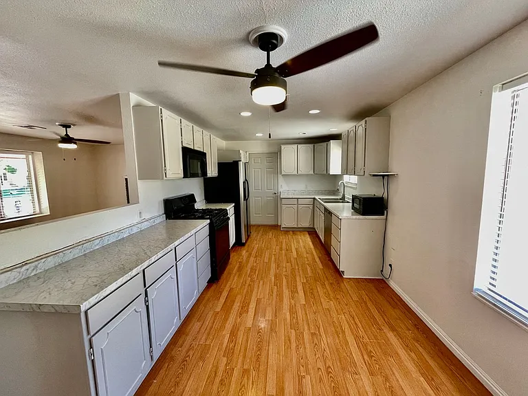 436 Belmont Dr — Photo 4