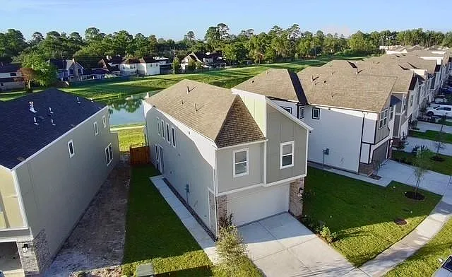 3 bed, 2.5 bath, $2,400 — Photo 2
