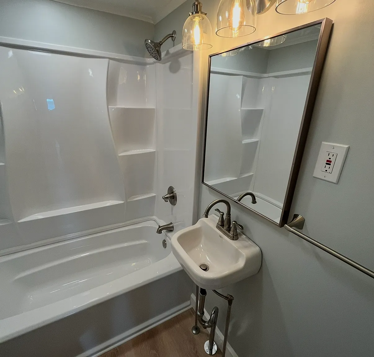 3 bed, 1200 sqft, $1,800 — Photo 4