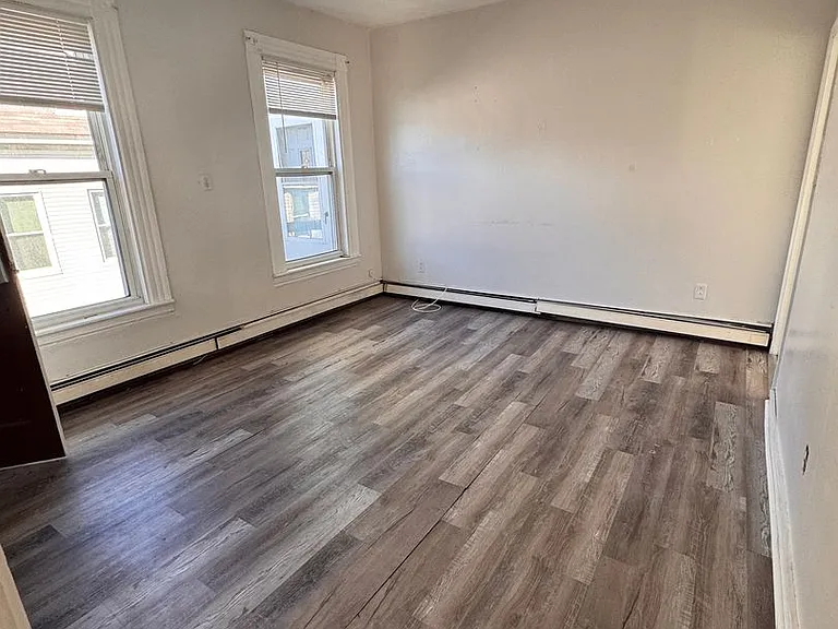 287 Bridge St — Photo 1