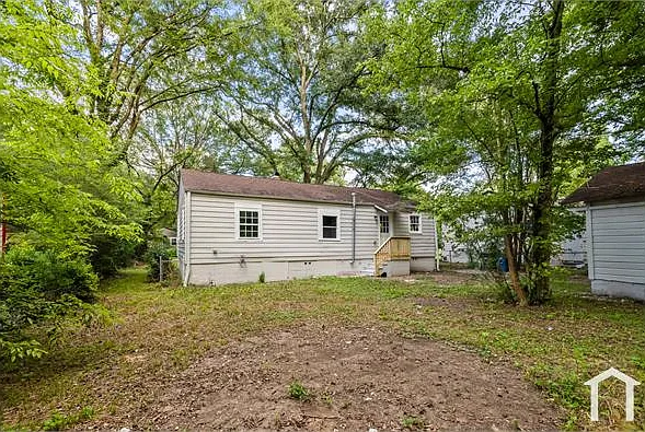 3 bed, 1255 sqft, $1,300 — Photo 2