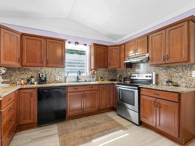 110 Wilson Rd — Photo 10
