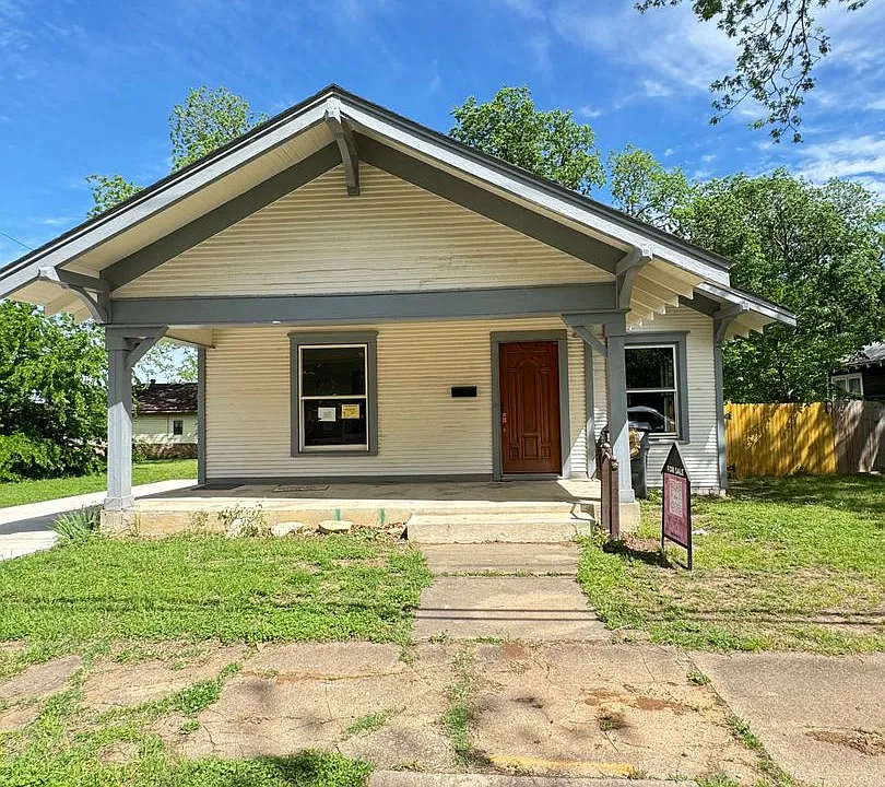 208 SW #B